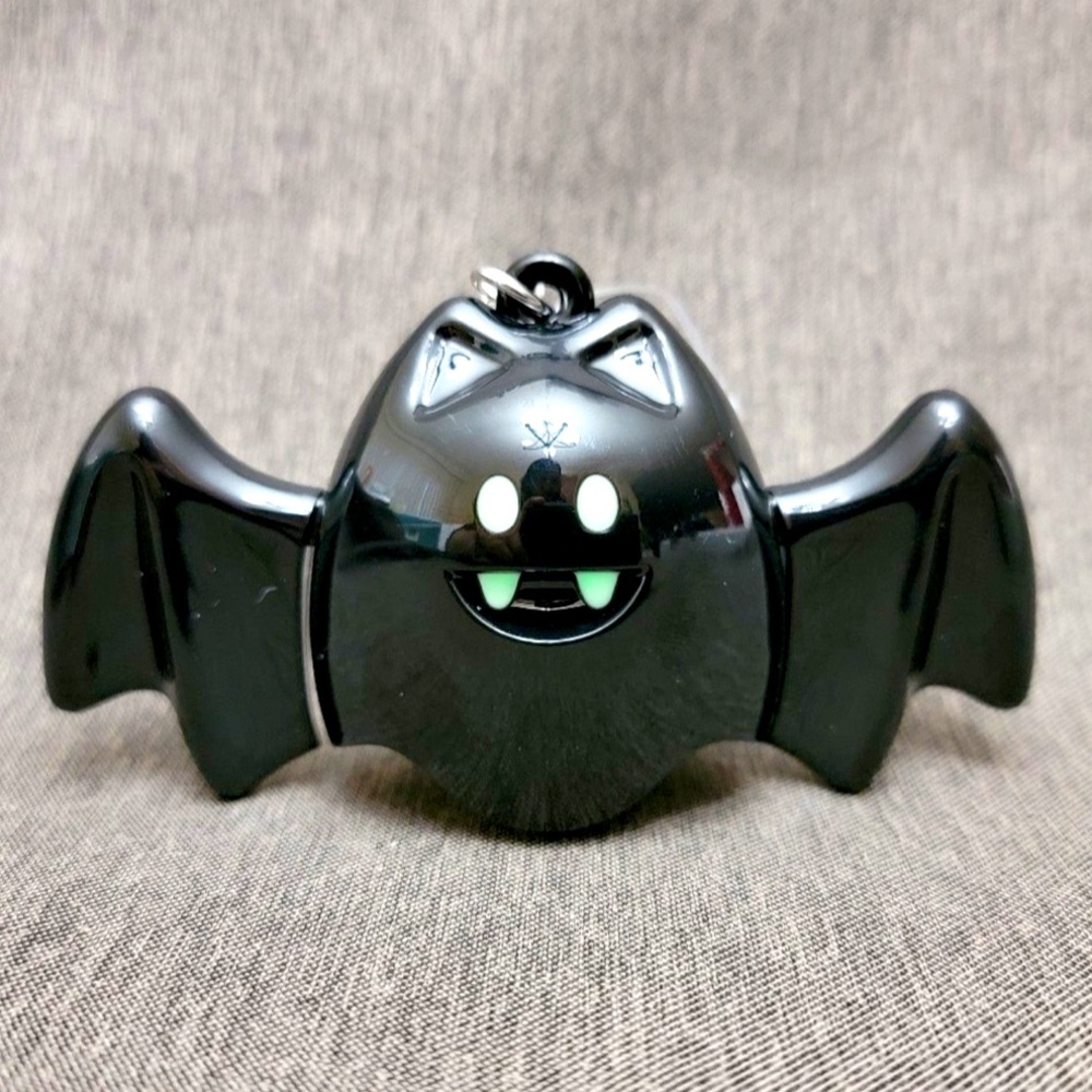 BAT POCKETBAC HOLDER GLOWS IN THE DARK & THE WINGS FLAP